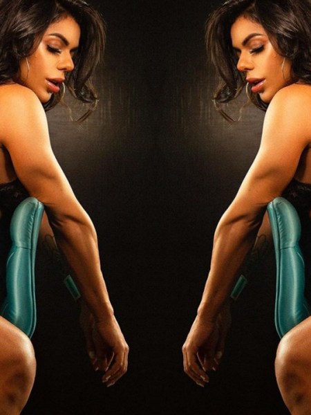 Suzy Cortez exibe sua figura em uma lingerie preta