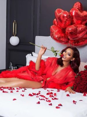 Mihlali Ndamase sedutora de lingerie vermelha