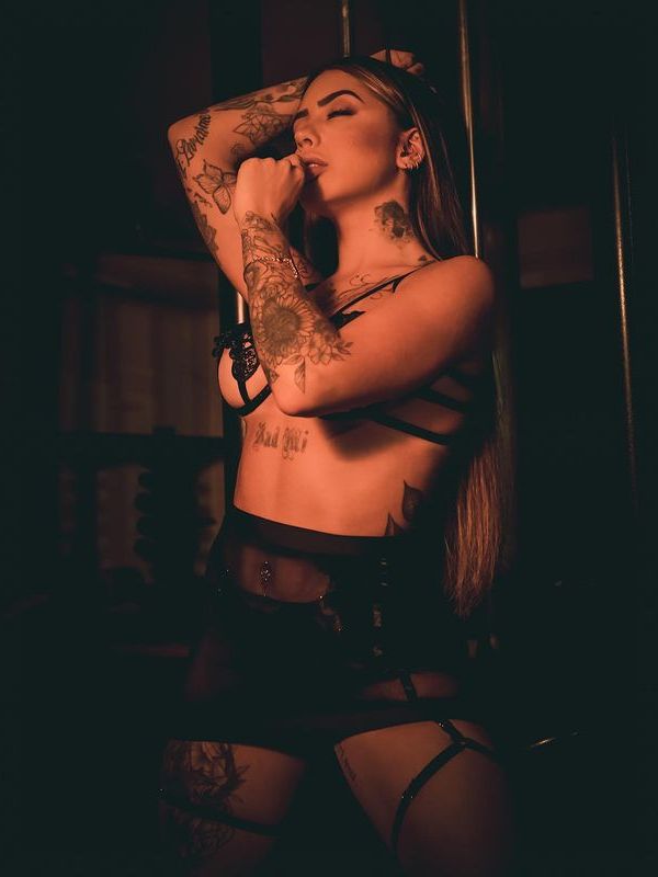 Mirella sensualiza em mais um ensaio fotográfico