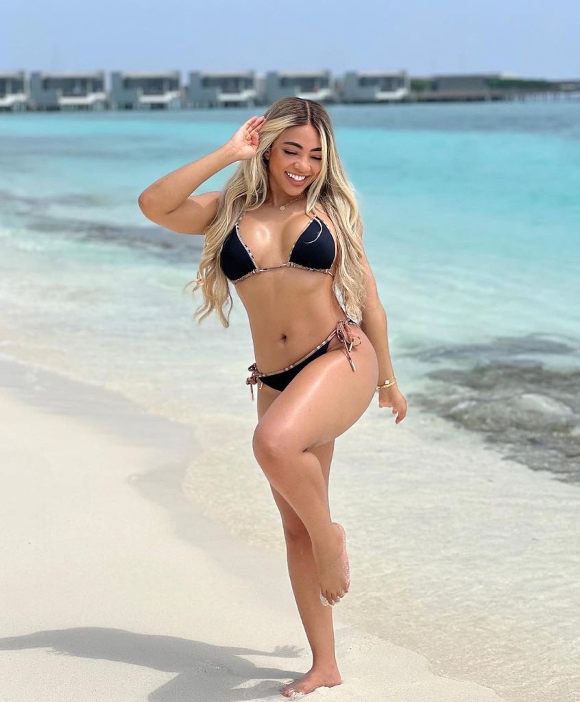 Amanda du-Pont incendeia as redes sociais com suas fotos de férias de tirar o fôlego (@amandadupont)